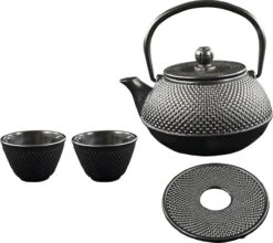 SakuraTea - Theepot Set - 4-delig - Gietijzer - Zwart - 0.8L - 2 Kopjes (100ml) -Kwaliteitskeukenwinkel Voor Thuis 1200x1068 1