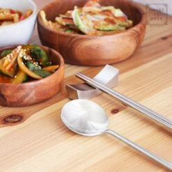 House Of Husk 1 Persoons Chopstick Lepel Set - 1 Paar Metalen Koreaanse Eetstokjes - Inclusief Eetlepel En Houder - RVS - Metaal - Eetstokjes - Koreaans - Vaatwasserbestendig - Sushi Chopsticks - Noodles - Zilver -Kwaliteitskeukenwinkel Voor Thuis 1200x1200 1242