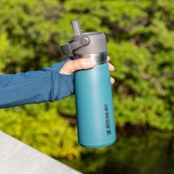 Stanley The IceFlow™ Flip Straw Water Bottle 0,65L - Thermosfles - Lagoon -Kwaliteitskeukenwinkel Voor Thuis 1200x1200 39