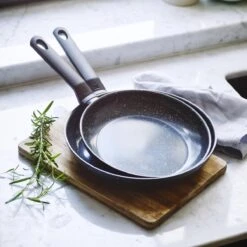 BK Universe Koekenpannenset Ø 24 Cm + Ø 28 Cm - Inductie - PFAS-vrij -Kwaliteitskeukenwinkel Voor Thuis 1200x1200 646