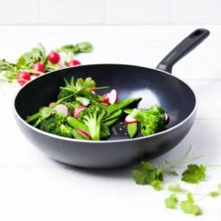 GreenPan Memphis Keramische Wokpan - Ø 28 Cm - PFAS-vrij -Kwaliteitskeukenwinkel Voor Thuis 1200x1200 776