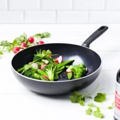 GreenPan Memphis Keramische Wokpan - Ø 28 Cm - PFAS-vrij -Kwaliteitskeukenwinkel Voor Thuis 1200x1200 781