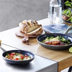 Dagelijkse Kost - Koekenpannenset 2-delig - ø20+28cm - Inductie - Anti-aanbak - PFAS-vrij -Kwaliteitskeukenwinkel Voor Thuis 1200x1200 820