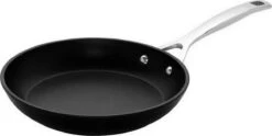 Le Creuset Koekenpan Les Forgées TNS - ø 24 Cm - Standaard Anti-aanbaklaag -Kwaliteitskeukenwinkel Voor Thuis 1200x601 4