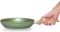 Just Vegan Koekenpan ECO Met Afneembaar Handvat 20 Cm Aluminium Groen -Kwaliteitskeukenwinkel Voor Thuis 1200x646