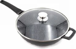 Cheffinger Wokpan Met Deksel - 32cm - Zwart - Pan - Keukenaccessoires -Kwaliteitskeukenwinkel Voor Thuis 1200x767