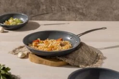 Swiss Pro+ - Koekenpannenset - 3 Delig - Keramisch - Inductie - Milieuvriendelijk - PFAS - PFOA Vrij - Sapphire Green -Kwaliteitskeukenwinkel Voor Thuis 1200x799 64