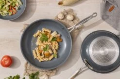 Swiss Pro+ - Koekenpannenset - 3 Delig - Keramisch - Inductie - Milieuvriendelijk - PFAS - PFOA Vrij - Sapphire Green -Kwaliteitskeukenwinkel Voor Thuis 1200x799 65