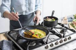 GreenPan Memphis Koekenpannenset - 3-delig - Zwart - Inductie - PFAS-vrij -Kwaliteitskeukenwinkel Voor Thuis 1200x800 93