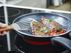 GreenPan Cambridge Hapjespan Met Deksel 24cm - Zwart - Inductie - PFAS-vrij 33 GreenPan Cambridge Hapjespan Met Deksel 24cm - Zwart - Inductie - PFAS-vrij -Kwaliteitskeukenwinkel Voor Thuis 1200x899 19