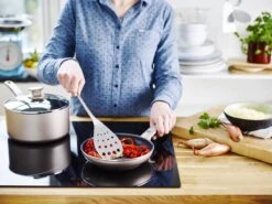 GreenPan Cambridge Hapjespan Met Deksel 28cm - Brons - Inductie - PFAS-vrij 16 GreenPan Cambridge Hapjespan Met Deksel 28cm - Brons - Inductie - PFAS-vrij -Kwaliteitskeukenwinkel Voor Thuis 1200x899 27