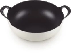 Le Creuset Gietijzeren Balti-pan In Meringue 24 Cm 2,7l -Kwaliteitskeukenwinkel Voor Thuis 1200x908