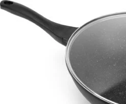 Swiss Pro+ Wokpan - Met Glazen Deksel - 28cm - Zwart 7 Swiss Pro+ Wokpan - Met Glazen Deksel - 28cm - Zwart -Kwaliteitskeukenwinkel Voor Thuis 1200x997 2