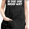 IK DOE OOK MAAR WAT Unisex Schort - Zwart - One Size (volwassenen) - Keuken Schort - Barbeque BBQ Schort - Bedieningsschort - Grappige Teksten - Original Kwoots- Voor Zowel Mannen Als Vrouwen - Verstelbaar - Wasbaar - Cadeau - Apron