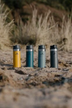 Stanley The Trigger-Action Travel Mug 0,35L Saffron -Kwaliteitskeukenwinkel Voor Thuis 800x1200 2