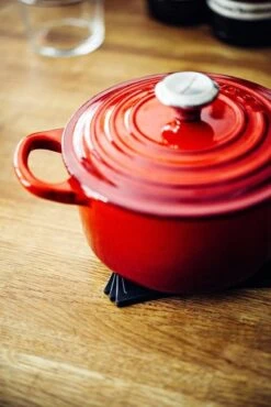 Le Creuset Signature Braadpan - 4,2 L - 24 Cm - Kersenrood -Kwaliteitskeukenwinkel Voor Thuis 801x1200 7