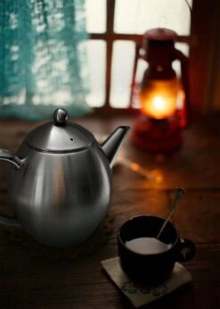 Vaja Valerie - Theepot Met Filter - Dubbelwandig - RVS - 1.2L -Kwaliteitskeukenwinkel Voor Thuis 857x1200