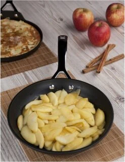 Le Creuset Koekenpan Les Forgées TNS - ø 28 Cm - Standaard Anti-aanbaklaag -Kwaliteitskeukenwinkel Voor Thuis 923x1200 1