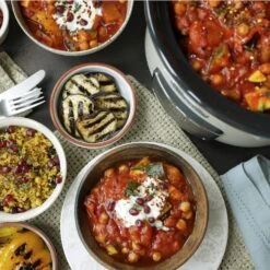 Crockpot Slowcooker - Digitaal - 3.5 Liter - CR060 -Kwaliteitskeukenwinkel Voor Thuis CSC060TagineOverhead Retouched 5dca88ac9ed216.50013993