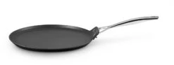 Le Creuset Pannenkoekenpan Les Forgées TNS - ø 24 Cm - Standaard Anti-aanbaklaag -Kwaliteitskeukenwinkel Voor Thuis LC 20190624 ZS PS FS 51106280010002 001