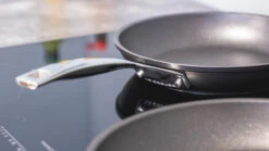 Le Creuset Koekenpannenset Les Forgées TNS - ø 24 En 28 Cm - Standaard Anti-aanbaklaag -Kwaliteitskeukenwinkel Voor Thuis sfeer 2 7
